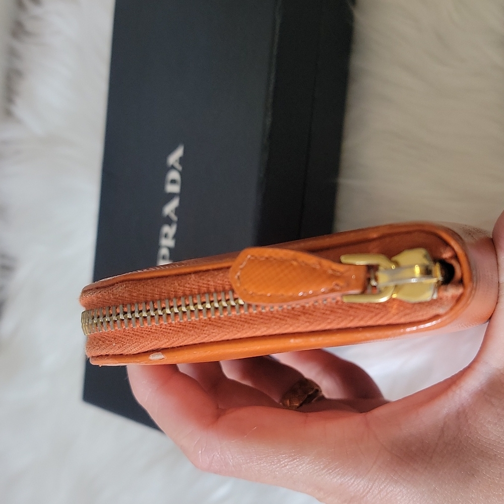 PRADA - Picture 5 of 17
